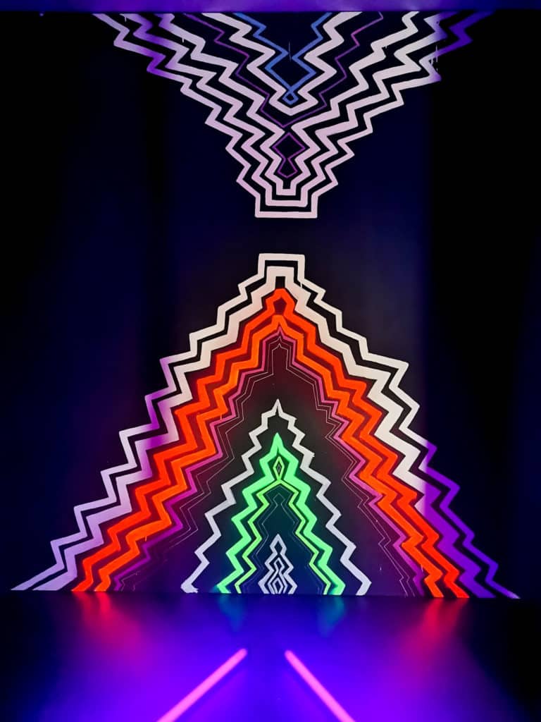 Mimo Mali, "Light in the Darkness" (2022) in: Andreas Felger, ICH BIN-Worte, Neun Kammern, Christus Pavillon, Kloster Volkenroda